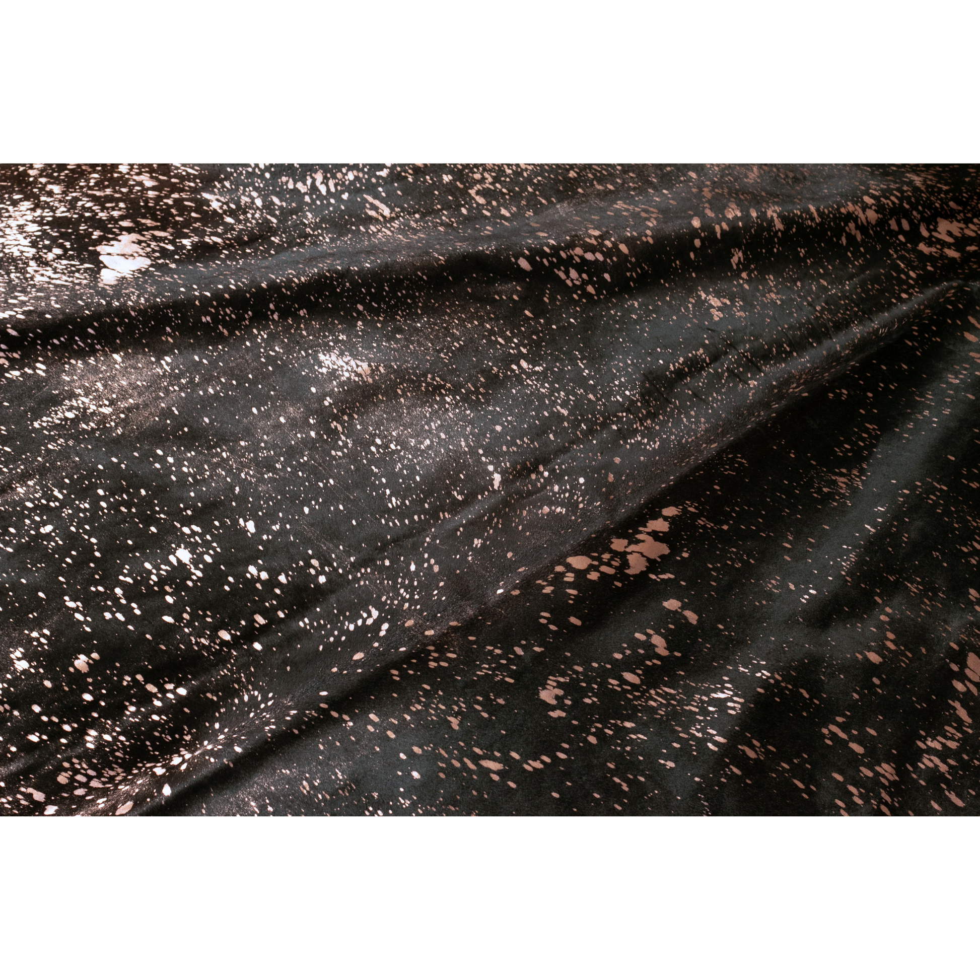 Tapete cuero de pelo negro con destellos oro rosa