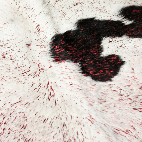 Becerro de Piel con Pelo Blanco con Manchas Negras y Destellos Rojos – 109×103 cm